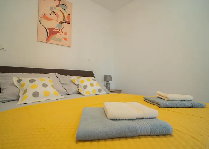 Tisno Laurel Apartments