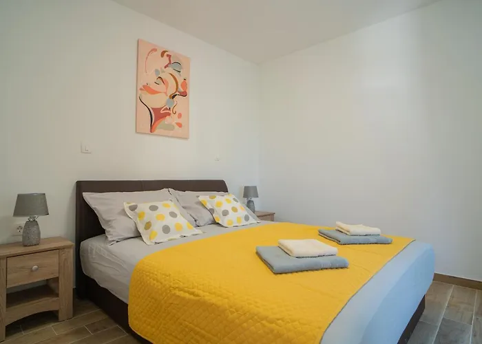 Tisno Laurel Apartments