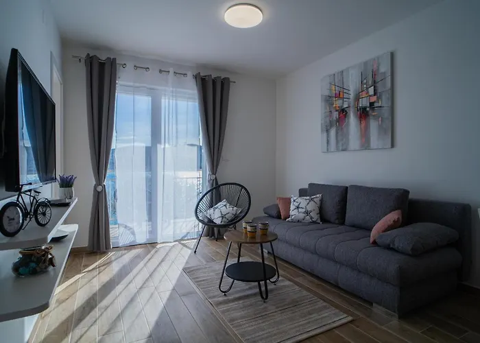 Tisno Laurel Apartments