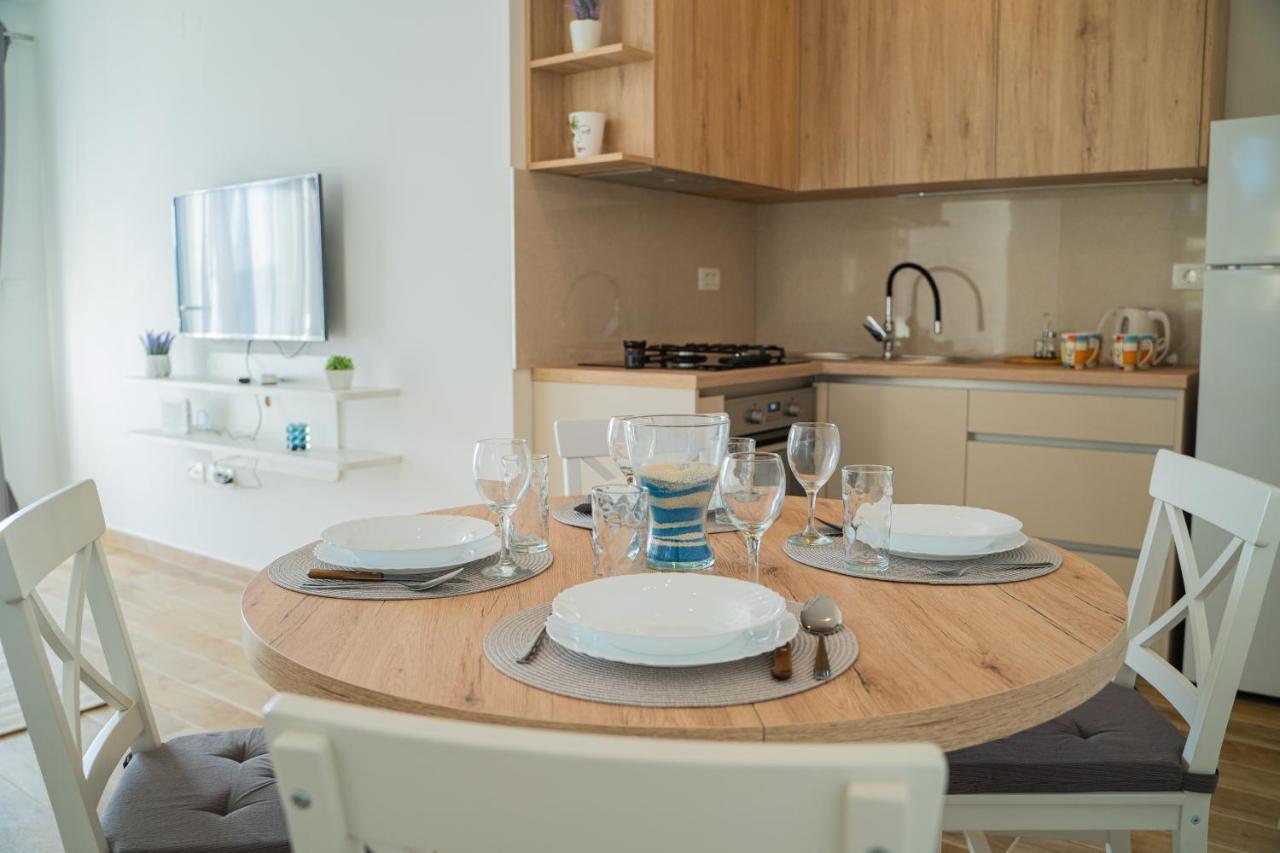 Laurel Apartment *